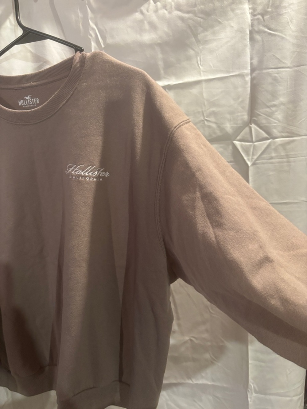 Hollister muted taupe crewneck sweatshirt with white logo - Picture 4 of 5